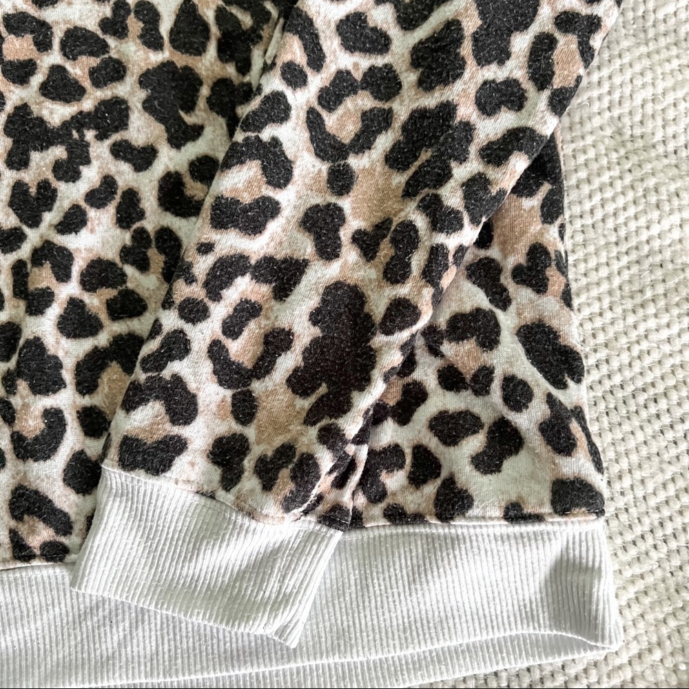 Time & Tru Leopard Sweatshirt - Picture 3 of 4